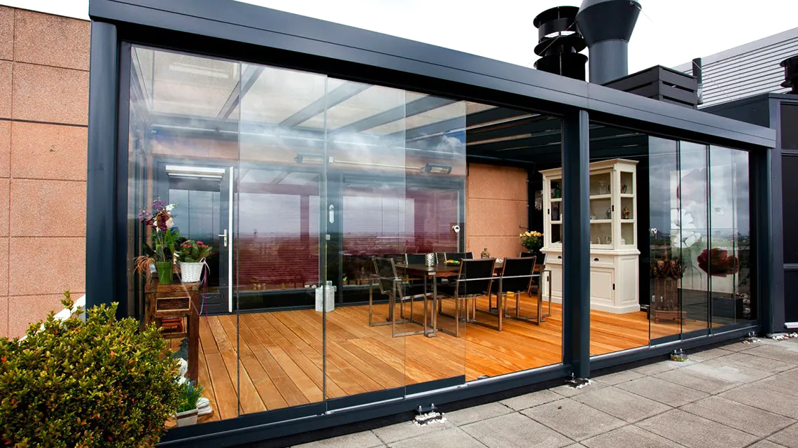 Стеклянная терраса как воплощение комфорта и стиля